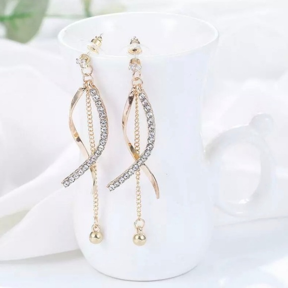 ⭐️🆕 Betsey Johnson Style - Chic Golden Drop Earrings - Picture 7 of 7